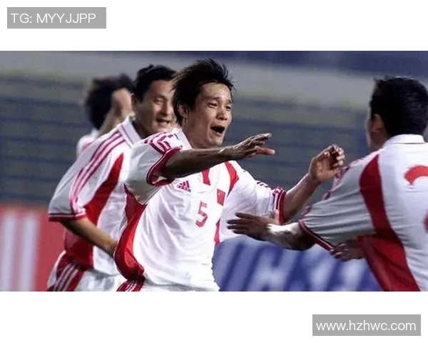 《在绿茵场上追逐梦想的光辉，足球英雄们的无畏脚步与奋斗之歌》