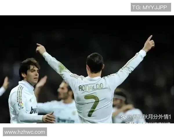 历史上从球星到教练的传奇足球人物及其执教成就分析