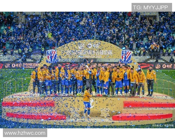 足球传奇瞬间：五大球星高光时刻，见证历史与荣耀的交织