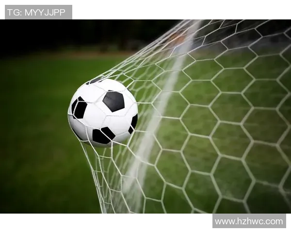 足球球星携手举牌倡导环保行动传递正能量助力全球绿色未来